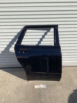 2021 2025 GMC YUKON TAHOE RIGHT REAR DOOR OEM