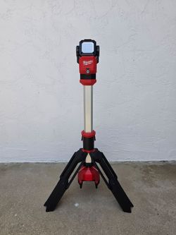 Milwaukee M12 Rocket Light