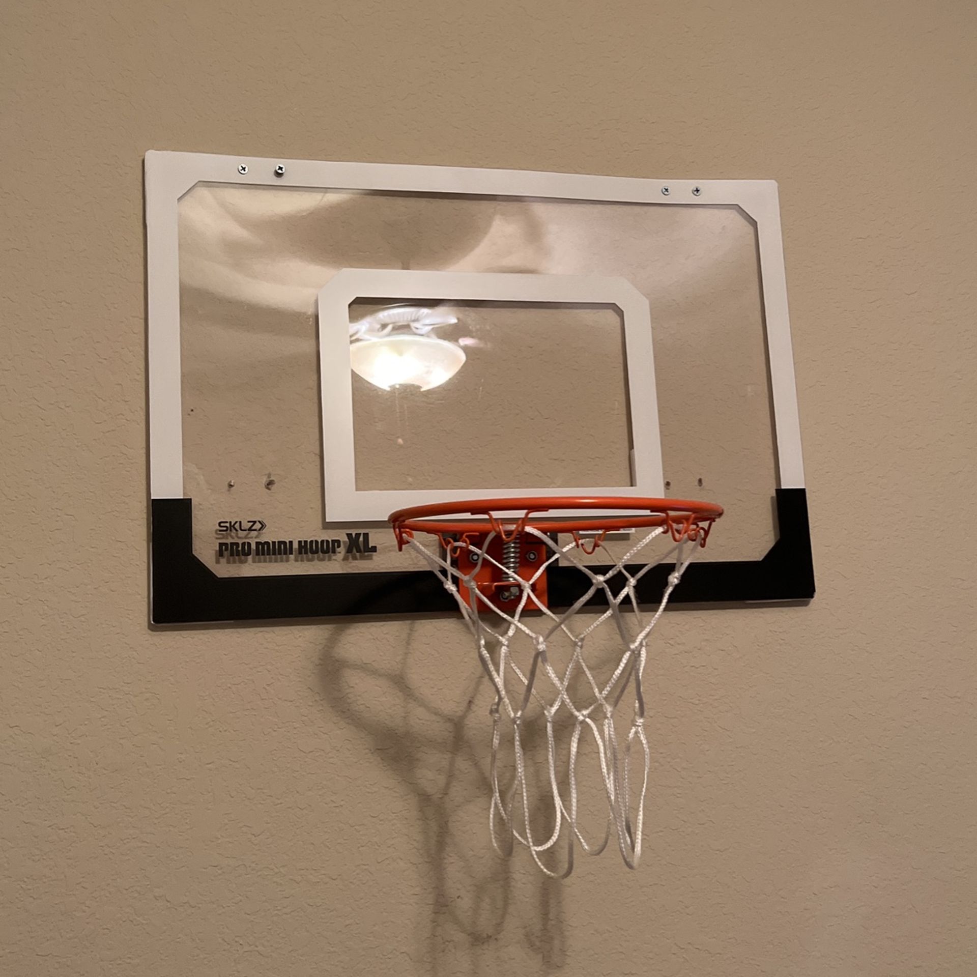 Mini basketball hoop