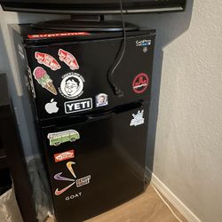 Mini Refrigerator / Freezer Combo