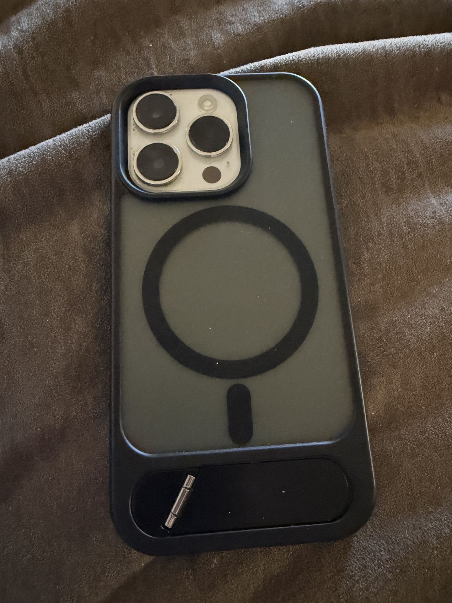 128gig iPhone Pro With Kickstand Case