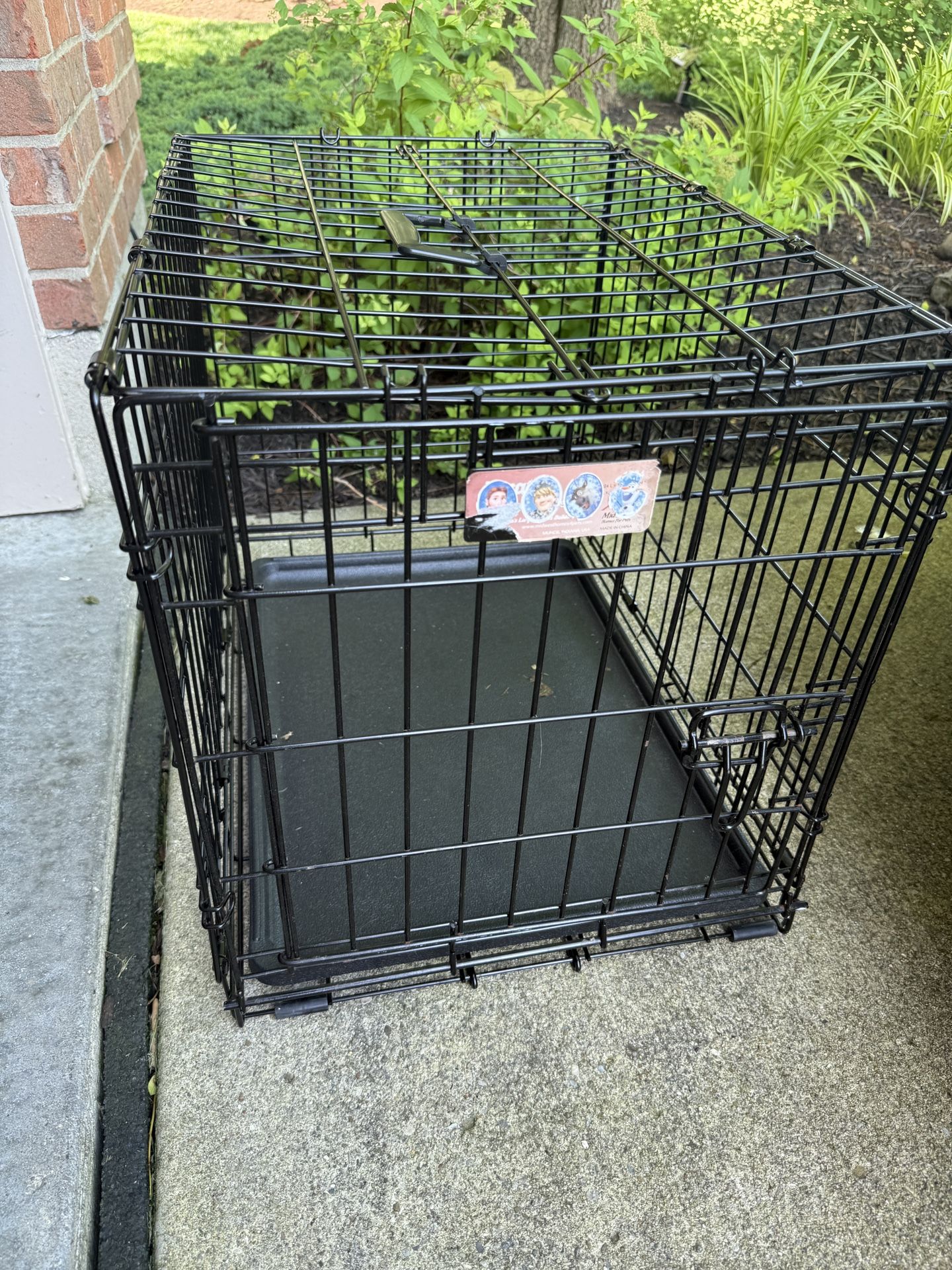 Small 24x20x17” Dog Crate in great shape!
