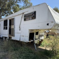 Travel Trailer Fifth Wheel 