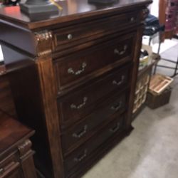 DRESSER ,CHEST OF DRAWERS AND NIGHTSTANDS