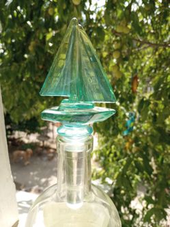 Beautiful liquor bottle stopper