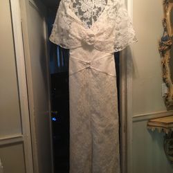 Beautiful White Dress Size 4  Great For Weeding 