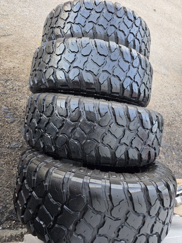 Set 4 Tires 35 12.50 17