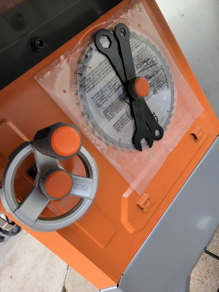 Ridgid R4520 13 Amp 10 in. Professional Cast Iron Table Saw for Sale in Mesquite, TX OfferUp