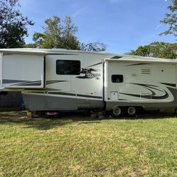 2009 Newmar Cypress 5th Wheel 