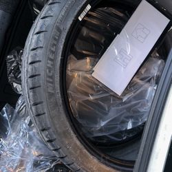 Michelin Pilot Sport 4 S Tires（215/40R18）