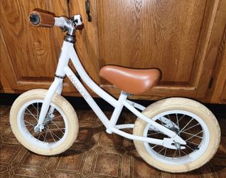 BANWOOD BALANCE BIKE PREVIOUSLY OWNED GREAT CONDITION