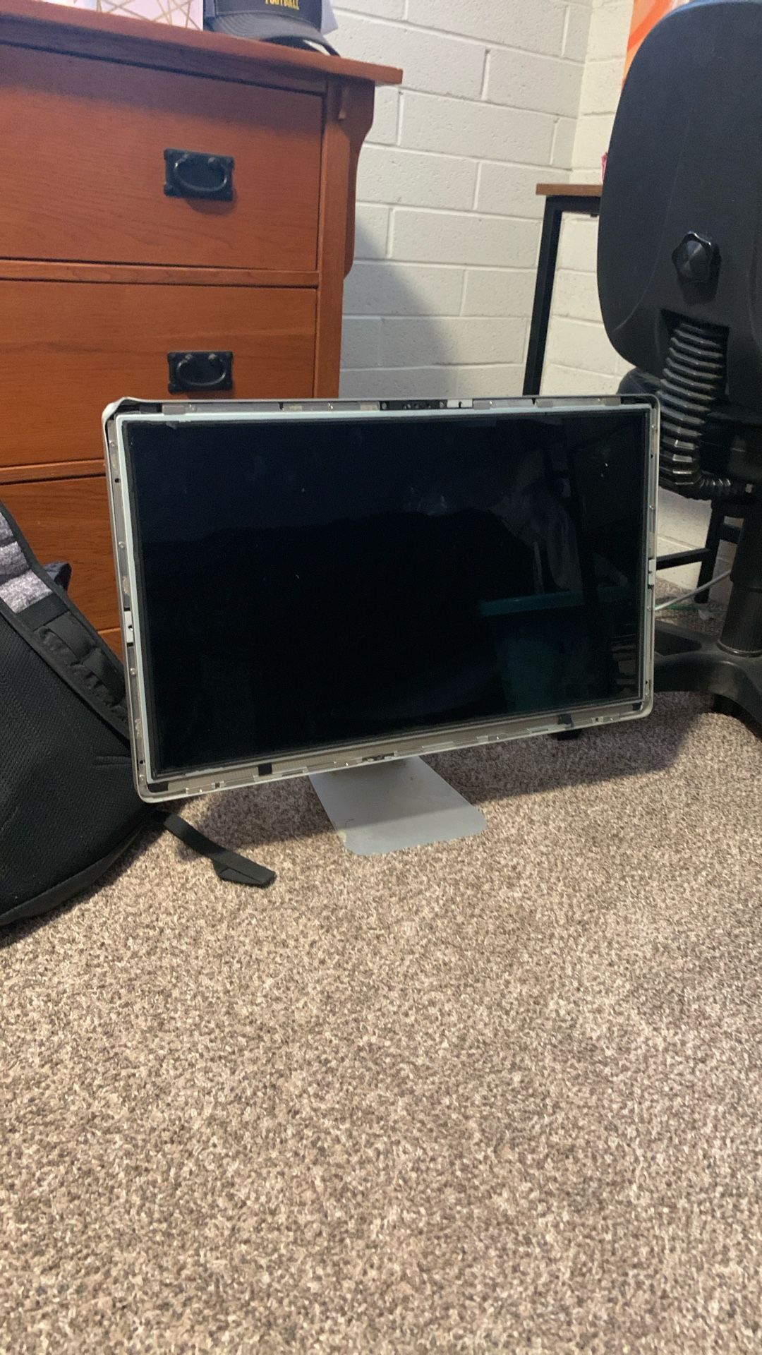 Apple Monitor Willing To Take Offers