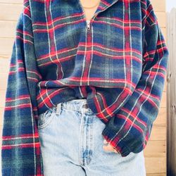 Vintage paid fleece sweater. No tag Oversized Approximate measurements Waist 23 inches Pit to pit 24 inches Length 31 inches