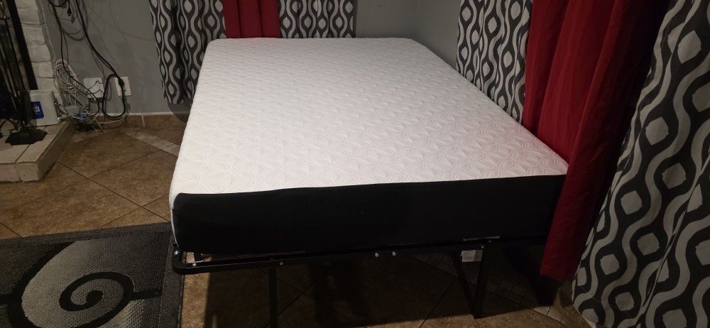 Full Bed With Metal Platform Frame Mattress Clean And Comfortable Memory Foam.... 