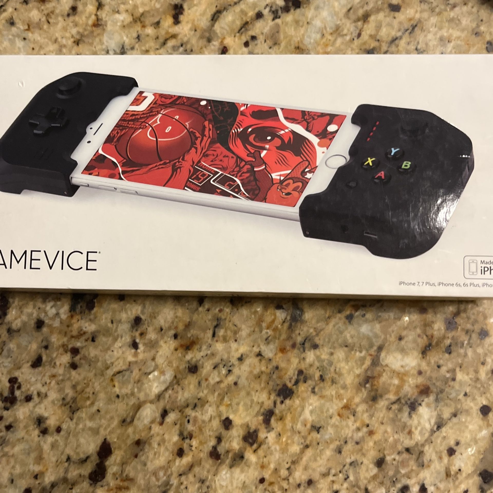 Gamevice - Controller for Apple® iPhone® 6/6 Plus/6s/6s Plus/7/7 Plus