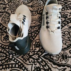 Women's Size 8 PUMA Sneakers 