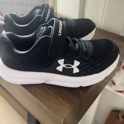 Under Armor Kids Tennis Shoe