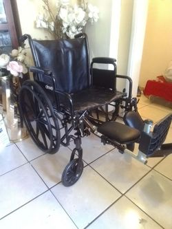 DRIVE SILVER SPORT II WHEELCHAIR 18" WIDTH ELEVATED LEGREST