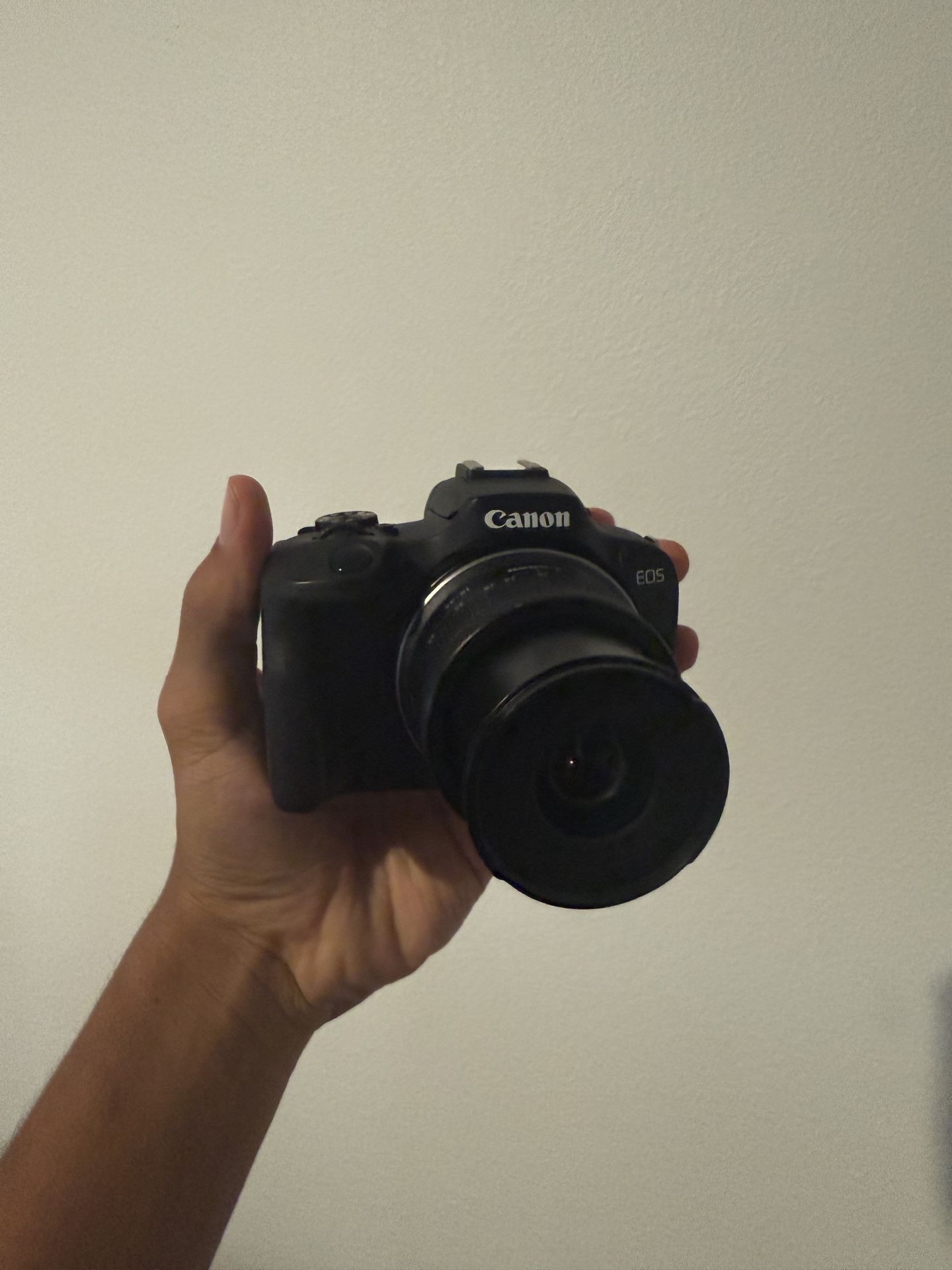Cannon EOS r100