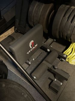 Sissy Squat Machine