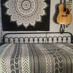 Twin daybed W/trundle & Mattresses 