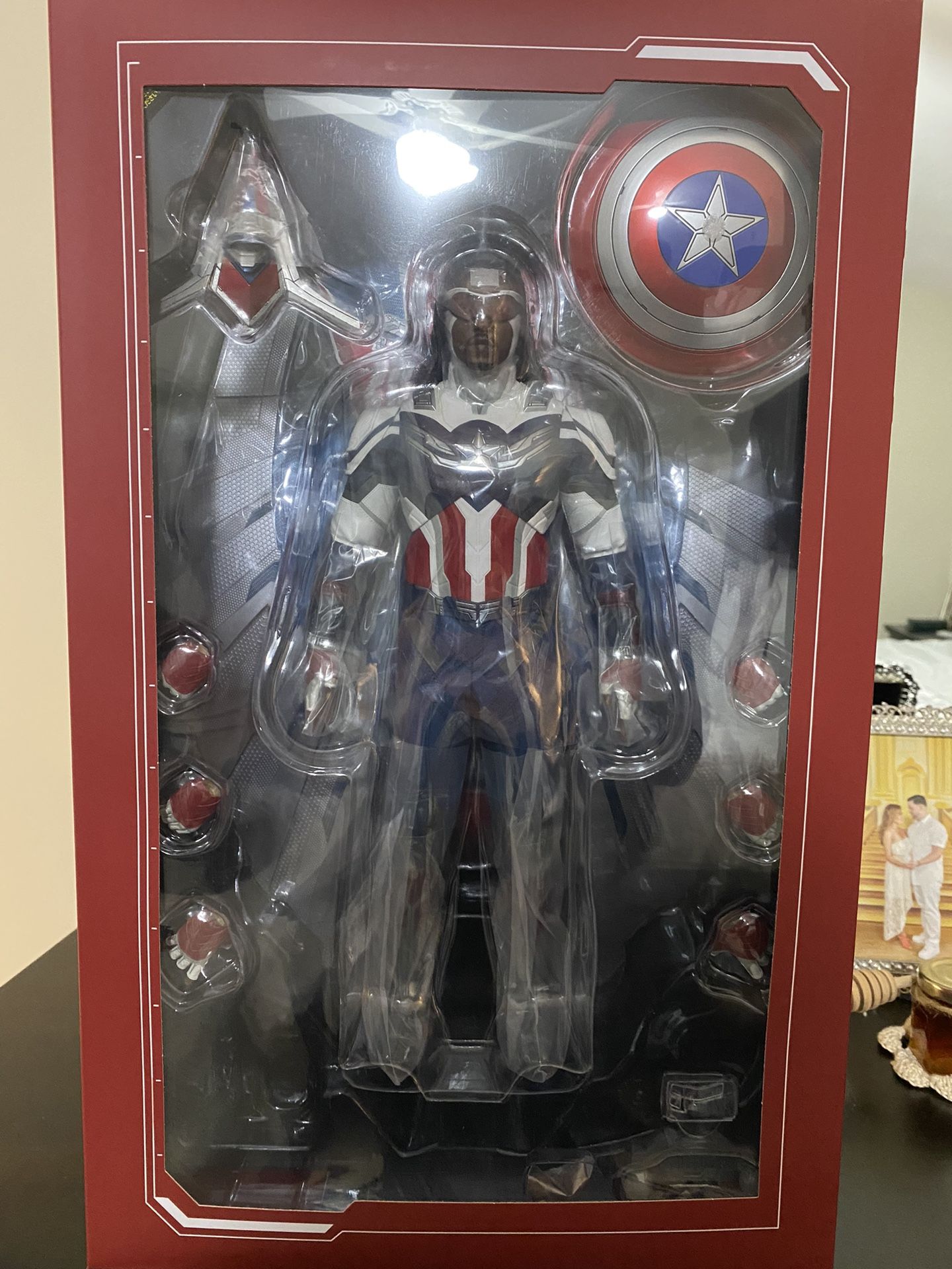 Hot Toys Captain America Falcon