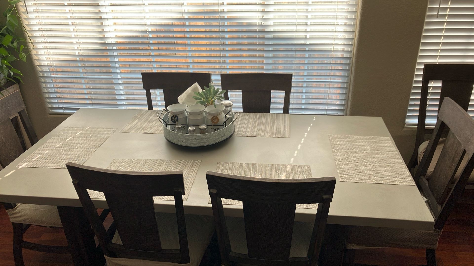 Dining room Table