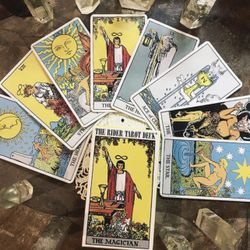 Se hacen consultas de las cartas de tarot