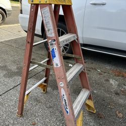 Werner 4ft Fiberglass Step Ladder – Excellent Condition