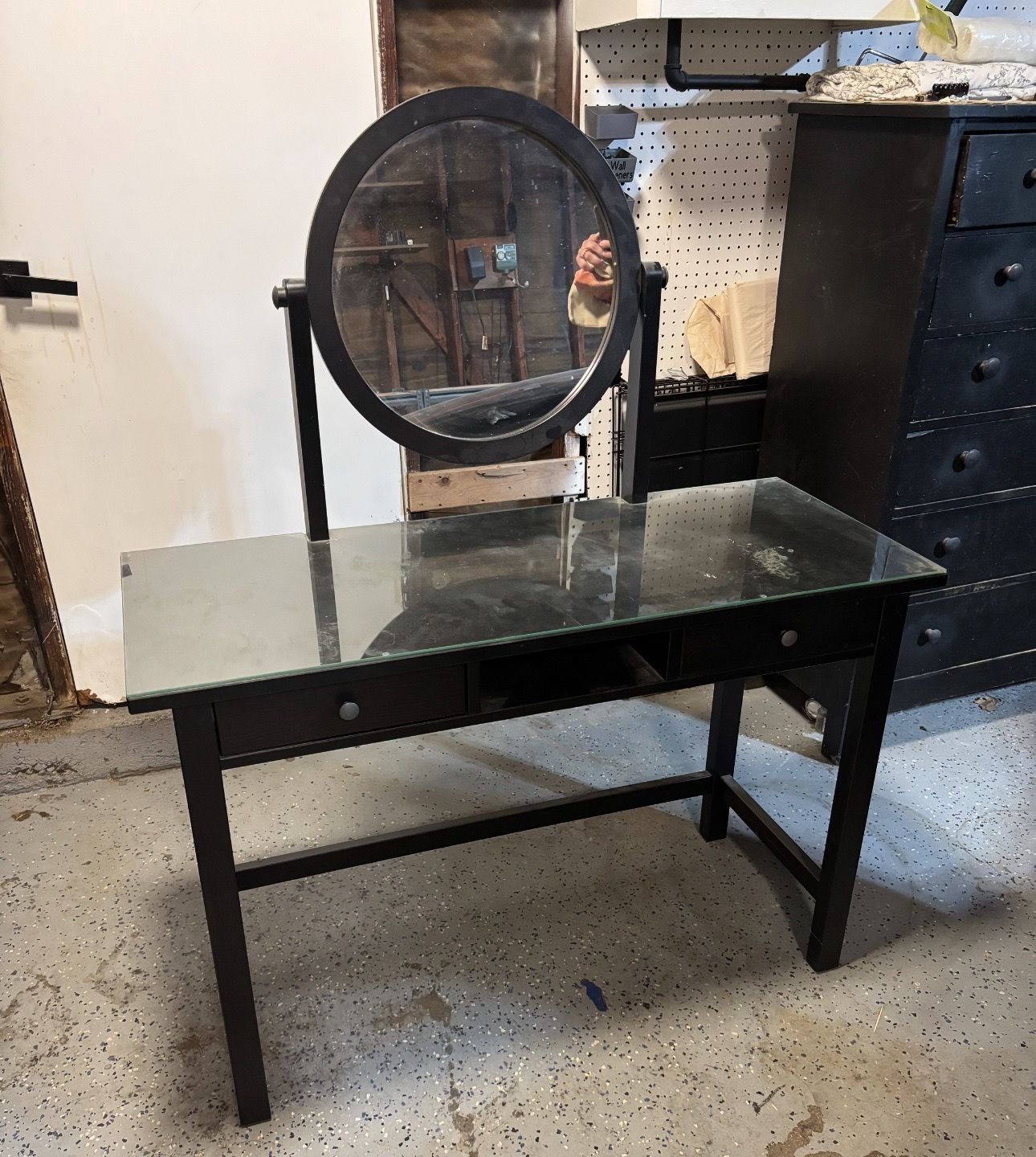 Vanity table and mirror