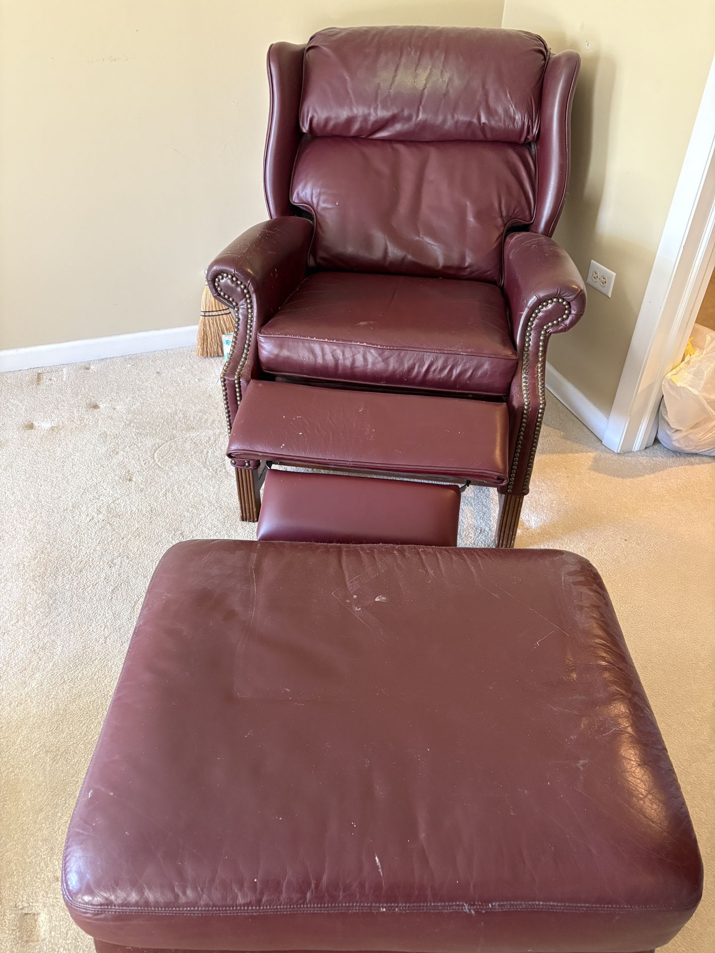 FREE LA-Z-BOY Manual Recliner & ottoman READ DESCRIPTION 