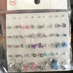 New! 30 ct Set Of Earrings 