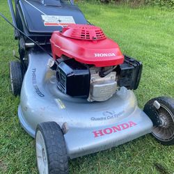 Honda HRR216 Self Propelled Lawn Mower