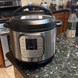 Duo Instant Pot - New - Never Used. $60