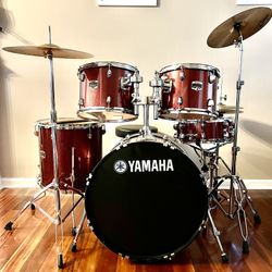 Used in good condition full Yamaha Gigmaker drum kit set.