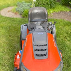 Husqvarna YT42XLS Riding Lawn Mower 