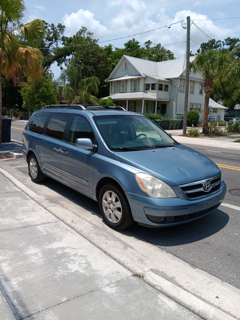 2007 Hyundai Entourage