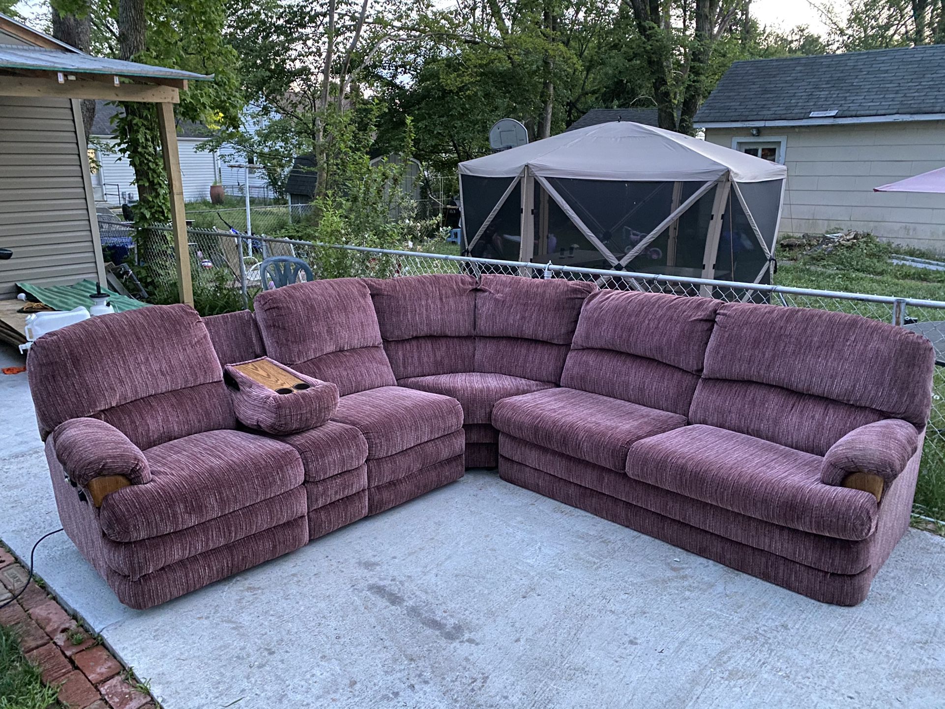  Sectional couch With massager and cupholders and pull out bed