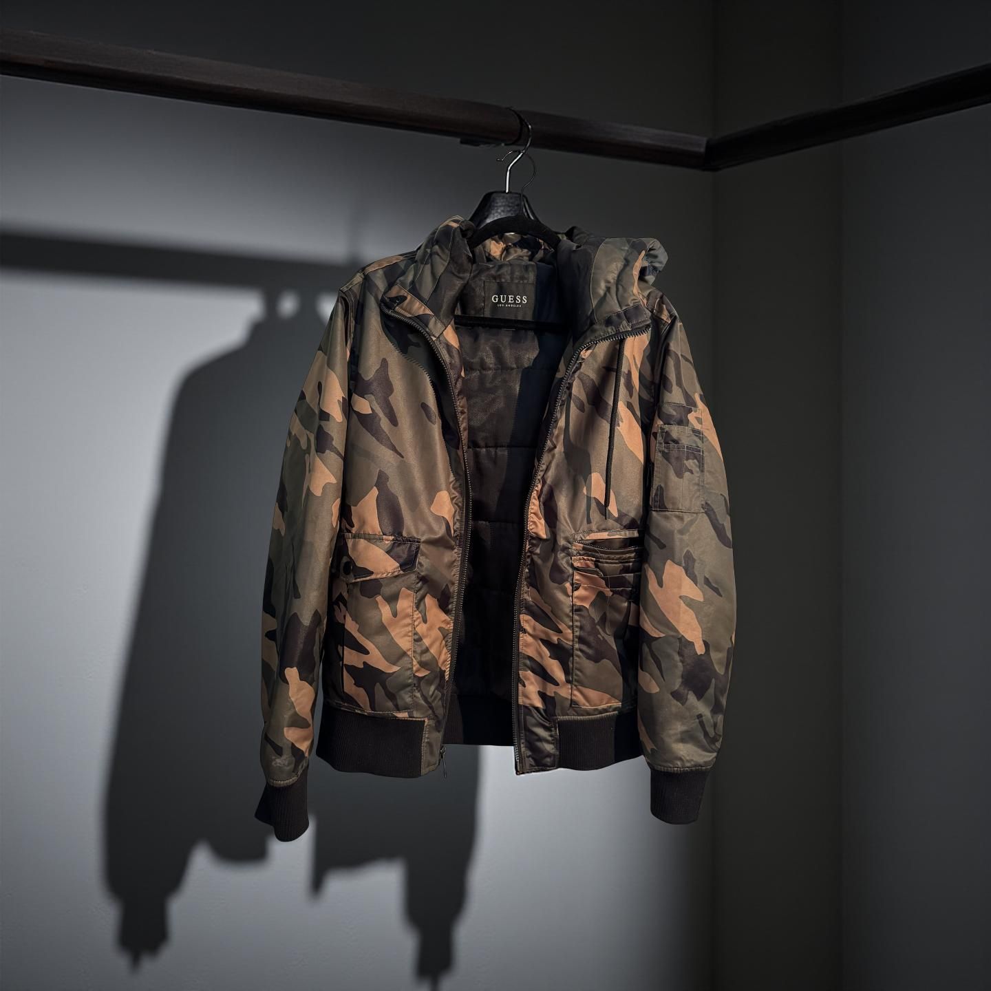 Men’s GUESS Camo Puffer Jacket – Size Medium