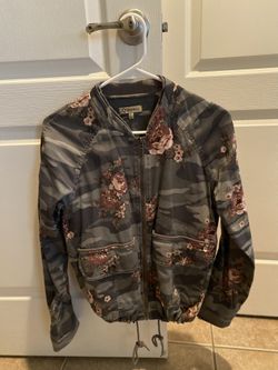 Womens Camo Light Weight Jacket- Small