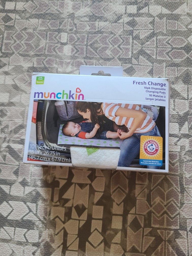 Munchkin Arm and Hammer Disposable Changing Pad 10 Count New In Box