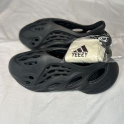 Yeezy Foam Runners Men’s Size 10