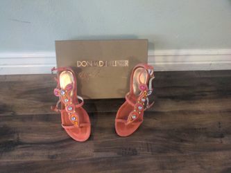 Like New Donald J Pliner Bryce Suede Sandals Kids 6.5