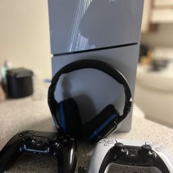 Ps5 Two Controllers , Bluetooth Headset 