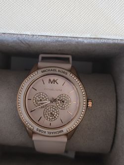 NWT Michael Kors MK6946 Women’s Quartz Silicone Strap Pink Dial 40mm Watch