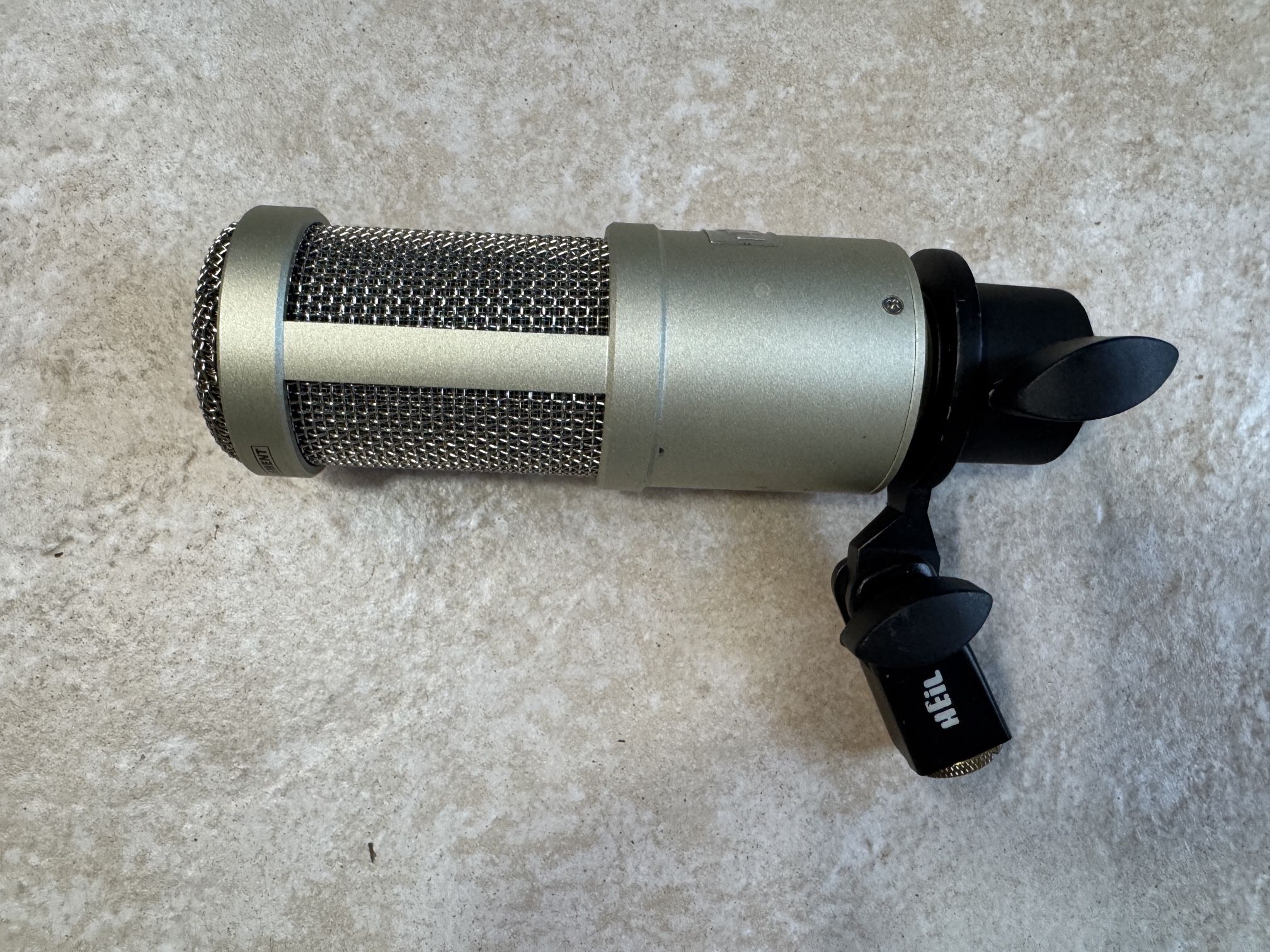 Heil PR40 Dynamic Podcast Microphone – Studio-Quality Sound!