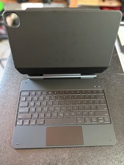 iPad Pro 12.9″ ESR Magnetic Keyboard Case