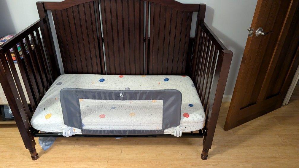 Convertible Crib, Dresser & Accessories