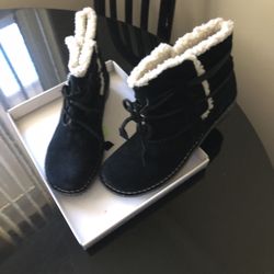 MOVING Black Fur Inside Short Boots 9M