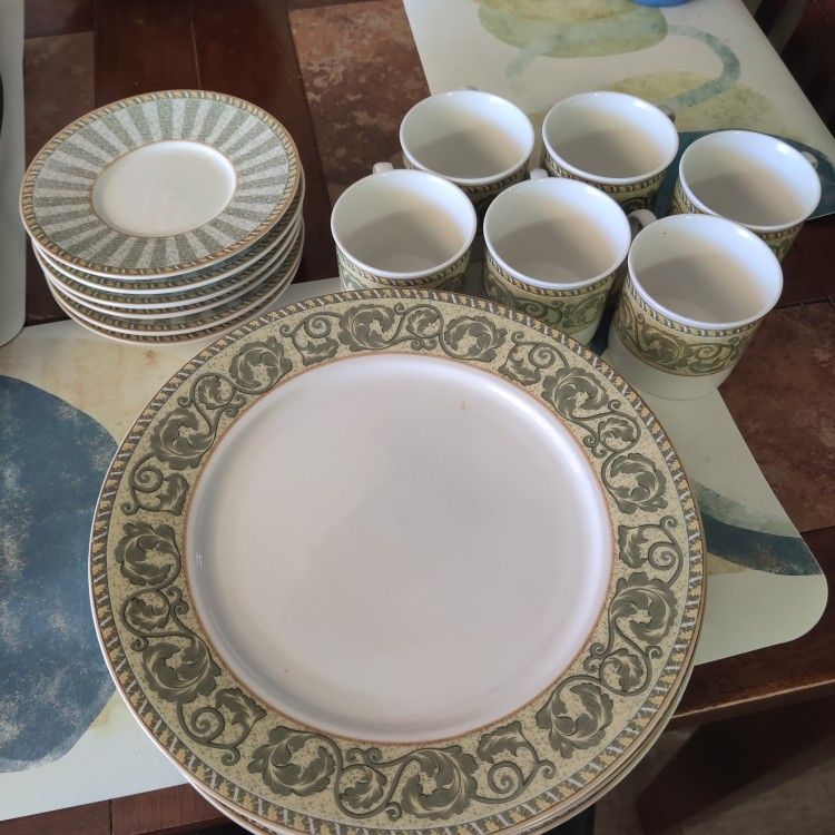 Vintage Plate Set